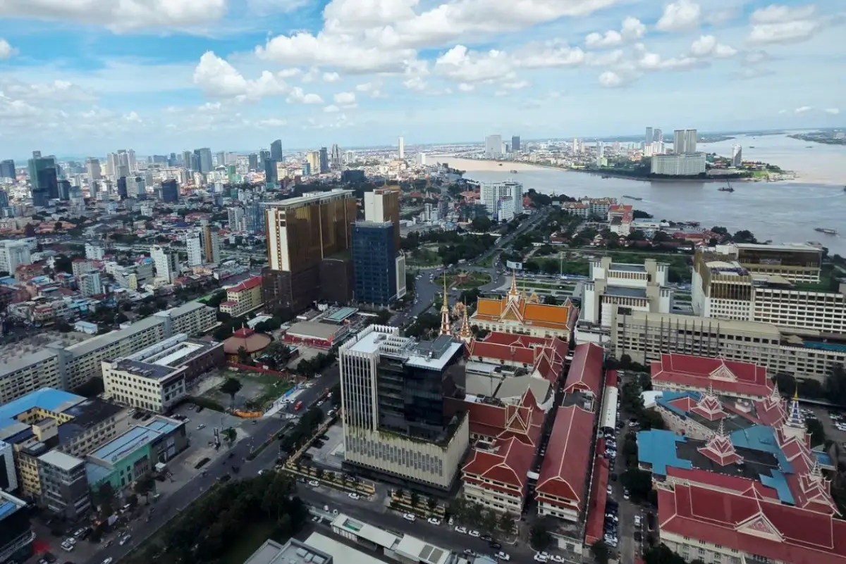 High-Luxury Duplex Penthouse β Top Floor Corner Unit The Bridge Residence High-Luxury Duplex Penthouse β Top Floor Corner Unit The Bridge Residence