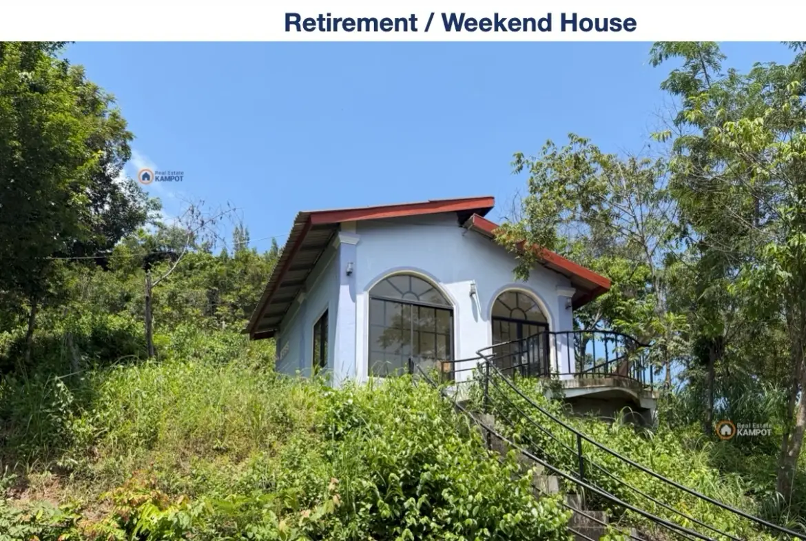 Beautiful Hillside Home with Perfect View at Secret Lake