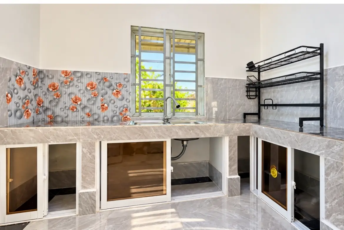 Beautiful House in Kampot City – Quiet Location, Huge Terrace & Rice Field Views